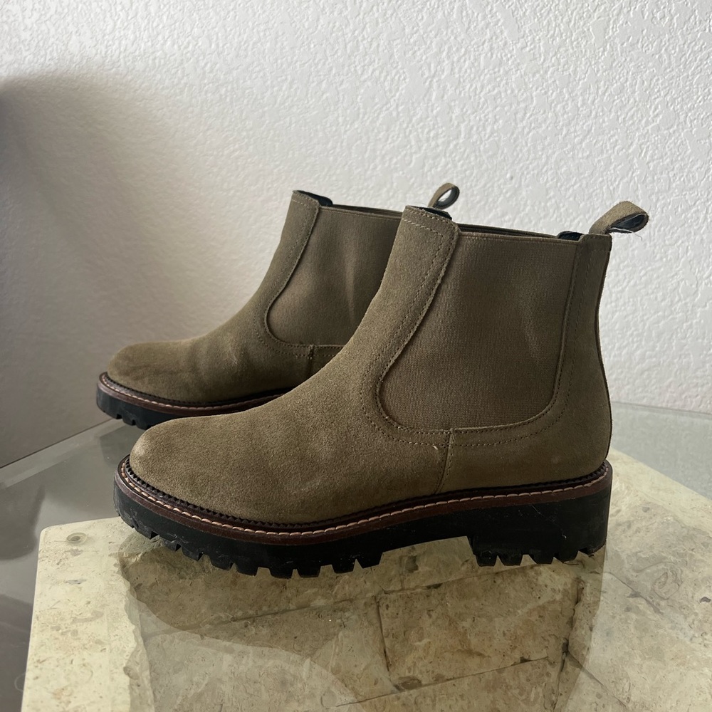 Boots CASLON size 7M